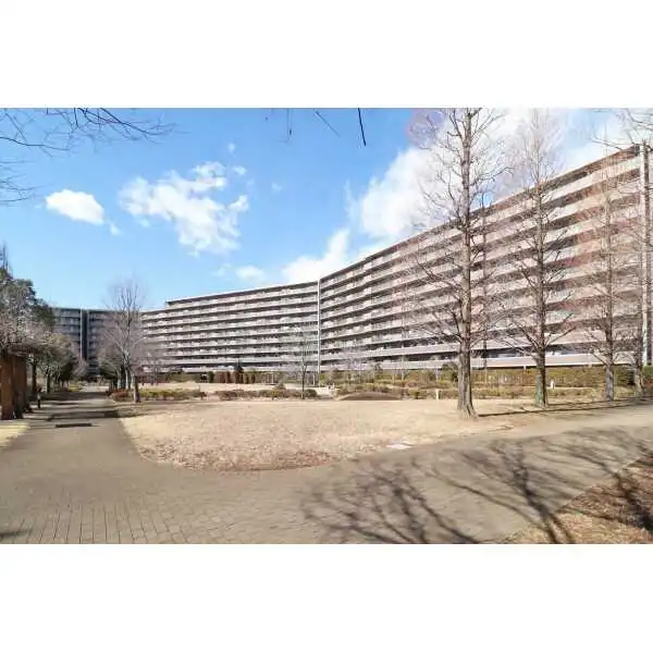 ユニヴェルシオール学園の丘 外観