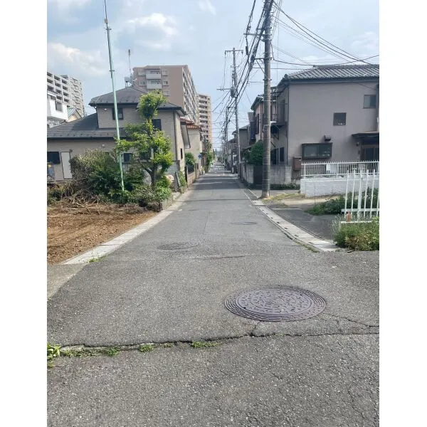 さいたま市中央区本町東７丁目 前面道路（南西側）