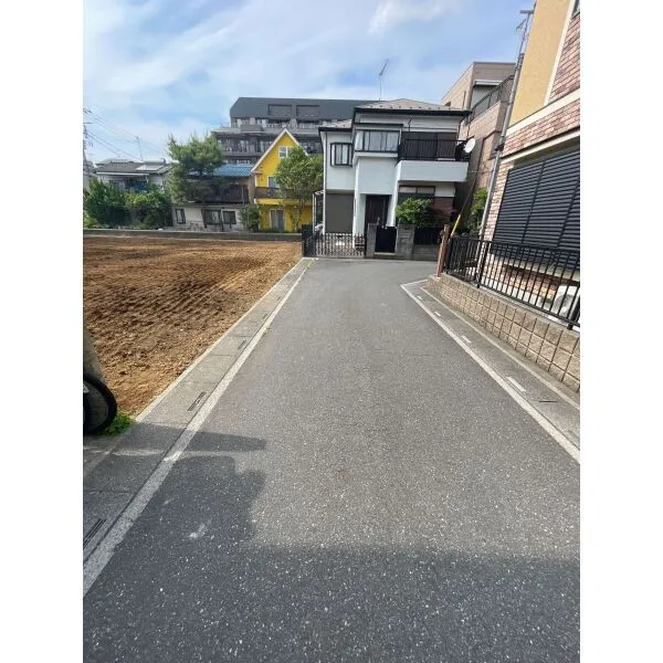 さいたま市中央区本町東７丁目 前面道路（北東側）
