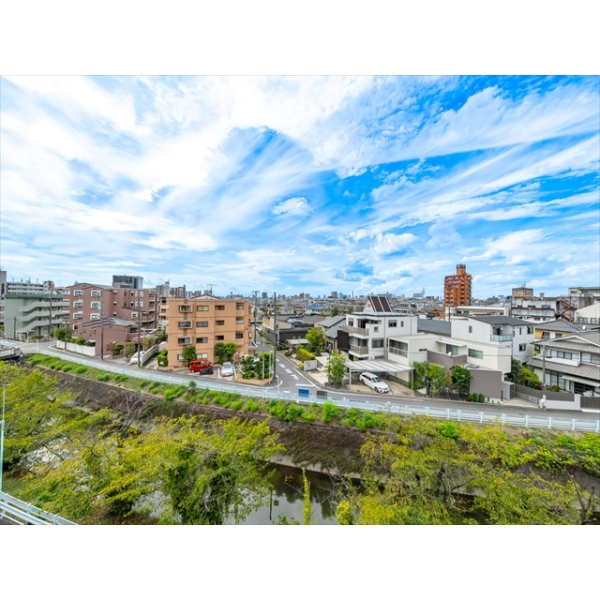 アクト南山館北棟 リビング南西側のバルコニーの眺望