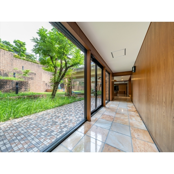 アクト南山館北棟 通路