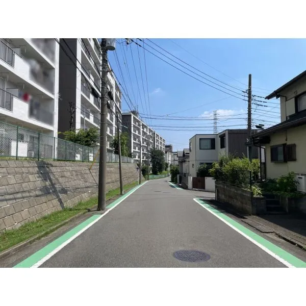 横浜市青葉区しらとり台 北西側前面道路 幅員約6.5m