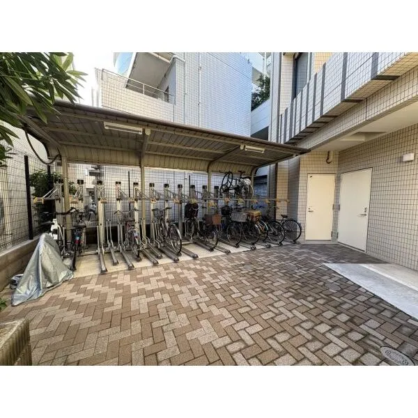 ウィルレーナ西ケ原 敷地内駐輪場　使用料月額200円から300円