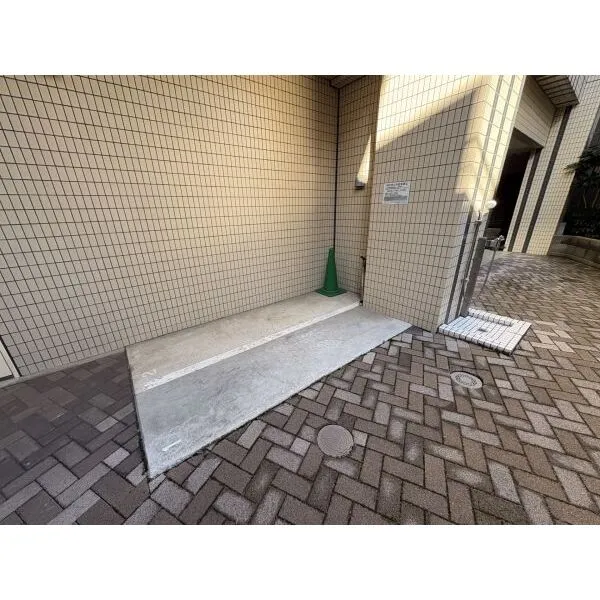 ウィルレーナ西ケ原 敷地内ミニバイク置場　使用料月額2000円