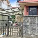 小金井市本町３丁目 現地（古家あり）：対象地の内、北側を分筆して売却予定。
