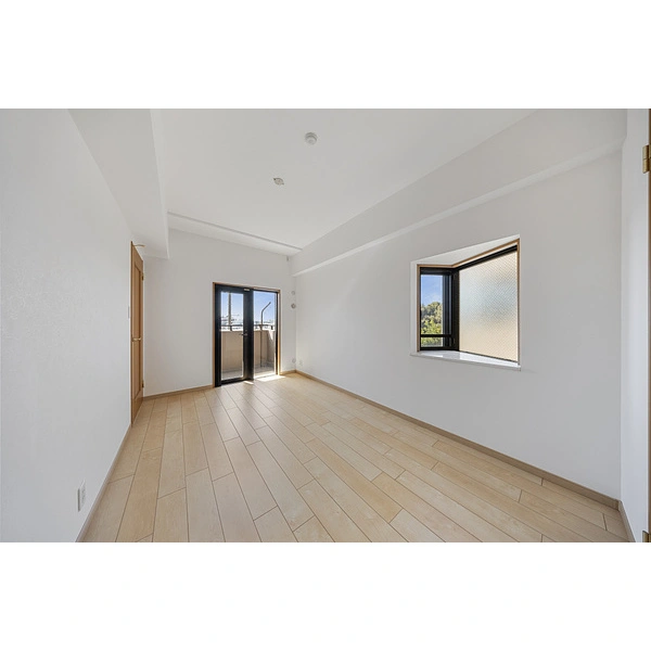 ライオンズヒルズ新松戸 南側バルコニーに面した洋室約7.3畳