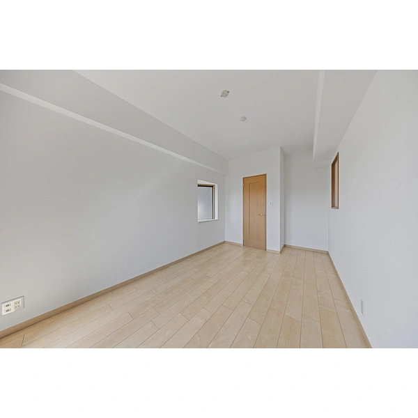 ライオンズヒルズ新松戸 ウォークインクローゼット(約1畳)付南側洋室約7.3畳