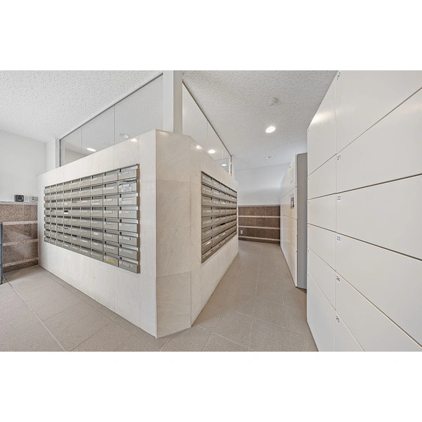 ライオンズヒルズ新松戸 エントランス内宅配ボックス