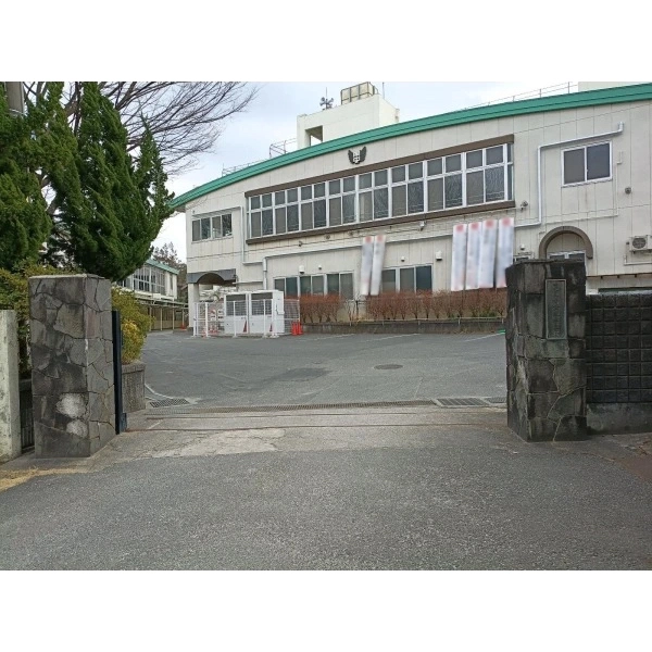 ライオンズヒルズ新松戸 あかつき公園(公園)まで約130m(徒歩2分)