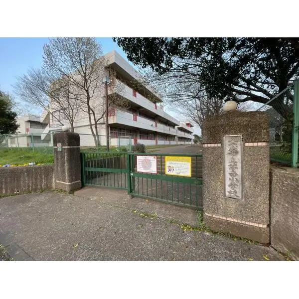 サンクレイドル八千代中央レジデンス 市立萱田小学校（小学校）まで約810m（徒歩11分）