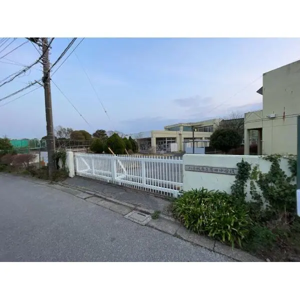 サンクレイドル八千代中央レジデンス 市立萱田中学校（中学校）まで約1180m（徒歩15分）