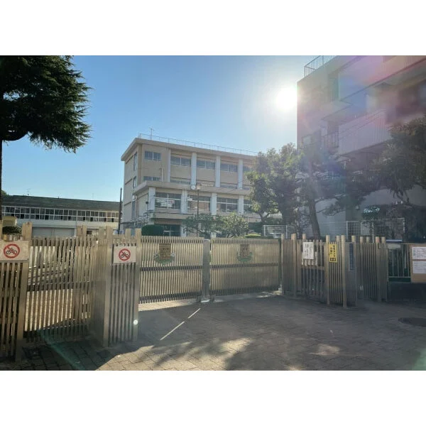 横浜市神奈川区三ツ沢中町 横浜市立三ツ沢小学校（小学校）まで約270m（徒歩4分）
