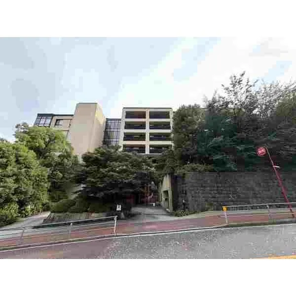 グランドメゾン伊勢山 2011年8月築、積水ハウス分譲マンションです。