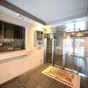ライオンズシティ幡ケ谷弐番館 風除室　オートロック付きで来訪者を確認できるため、防犯性に優れています