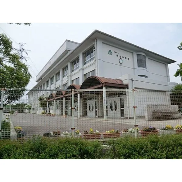 ガーデンアリーナ新百合ヶ丘ビューコート壱番館 川崎市立麻生中学校（中学校）まで約1700m（徒歩22分）