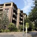 アトラス調布南棟（光の棟） 街並みに馴染むアースカラーのタイルを使用した外観