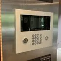 アトラス調布南棟（光の棟） 荷物が多い時に便利なタッチ式オートロックを採用