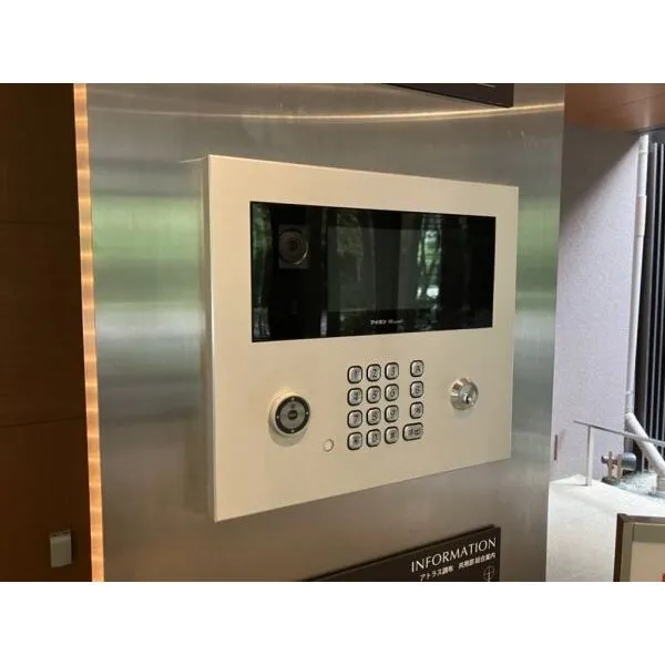 アトラス調布南棟(光の棟) 荷物が多い時に便利なタッチ式オートロックを採用
