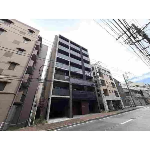 グラサージュ横濱桜木町フィオーレシエル 桜木町駅徒歩8分の立地です。