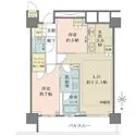 ザ・パークハウス晴海タワーズクロノレジデンス 37階北向きにつき東京スカイツリーを望む。（天候による）浴室に窓があり、明るく開放的な空間を演出。