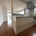 目黒第２コーポラス 開放感のある対面式キッチンで、お料理のしやすい広々設計。