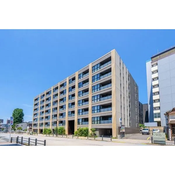 ザ・ライオンズ池袋 スタイリッシュで洗練されたデザインが印象的な現代的マンション。