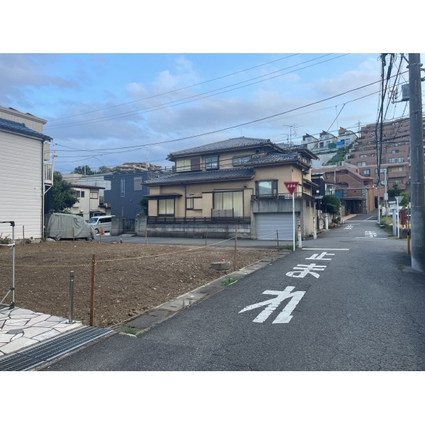 川崎市高津区久地１丁目 北西側の道路です。