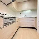 ヴォアール鶴見寺谷 【キッチン】Ｌ字型のキッチンは調理スペースにゆとりがあります。また、上部があり収納力が豊富です・・・