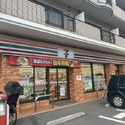 川崎市高津区久地１丁目 現地から約240mの場所に「セブンイレブン川崎溝口2丁目店」があります。（コンビニ）まで約240m（徒歩3分）