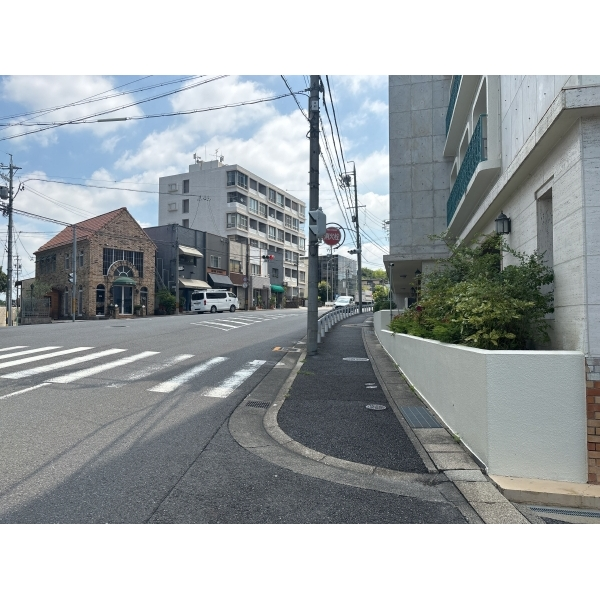 ベルシャトー南山 前面道路