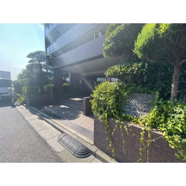 ルイシャトレ水元公園パークサイド エントランス