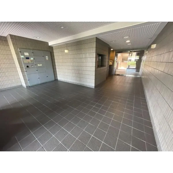 ルイシャトレ水元公園パークサイド エントランスホール