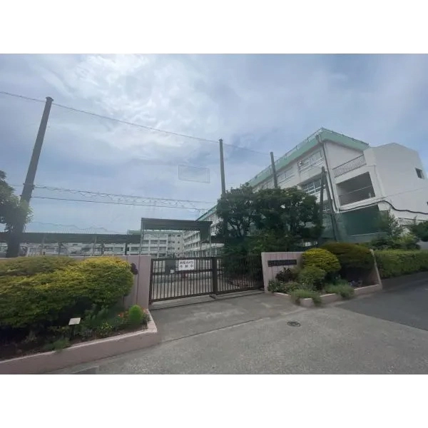 ルイシャトレ水元公園パークサイド 水元中学校（中学校）まで約1300m（徒歩17分）
