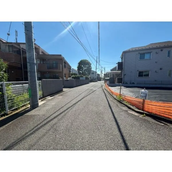 府中市美好町３丁目 前面道路含む現地写真