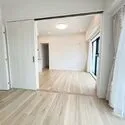 デュオ・スカーラ品川中延 【リビング】必要に応じて空間を仕切れる引き戸仕様。来客時や生活シーンに合わせて使い分けができま・・・