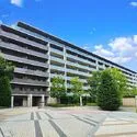 ブリリアシティ石神井公園アトラス２号棟 センタープラザの目の前に位置する２号棟は、共用部に近く、利便性の高い快適な生活を実現できます。