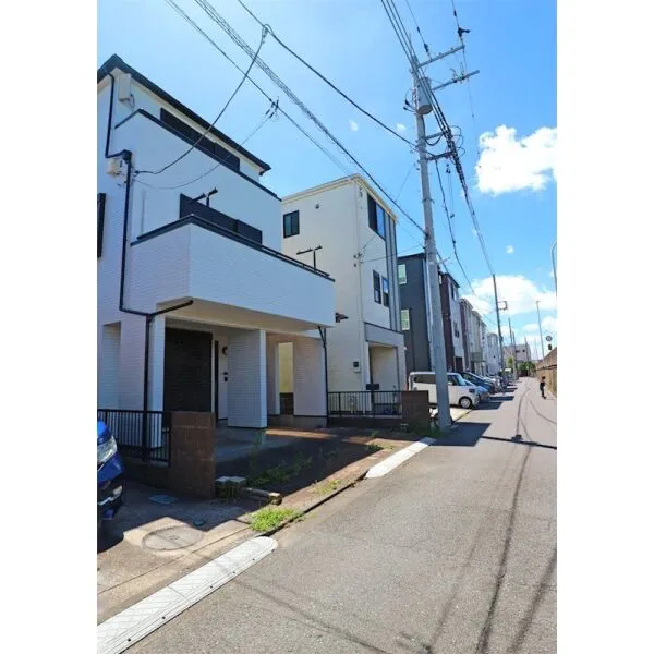 川崎市幸区東古市場 <前面道路（2026年8月撮影）>室内リフォーム物件（2026年10月下旬完成予定）！