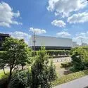 ガーデンティアラ武蔵小杉 前面の建物とは距離があり、陽当たり良好です　※この画像は一部CG加工をしています。