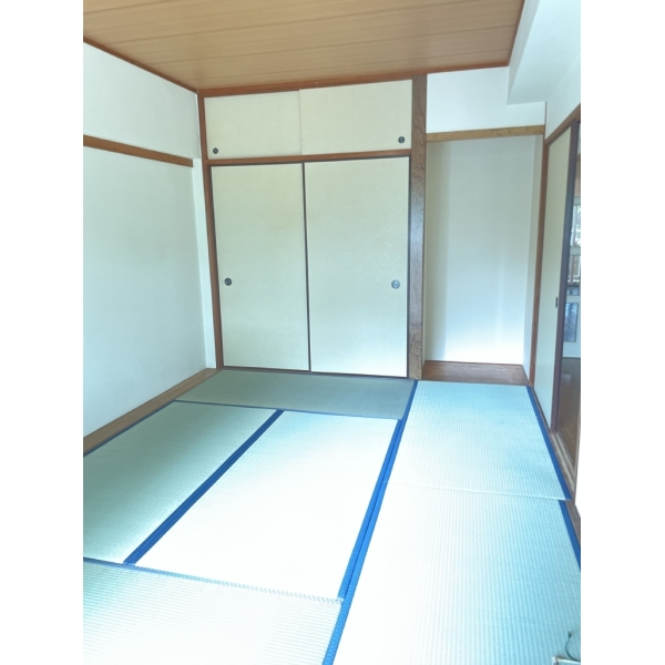 東砂三丁目ハイツ６号棟 約8畳のゆとりのある和室