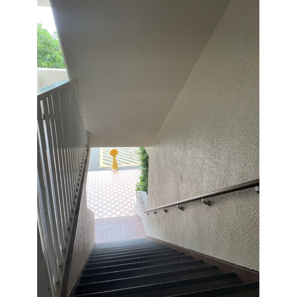 東砂三丁目ハイツ６号棟 階段