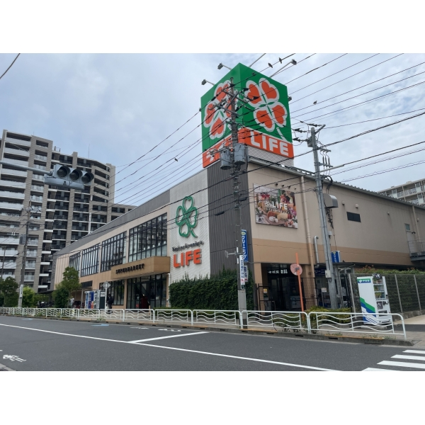 東砂三丁目ハイツ６号棟 ライフ東砂店（スーパー）まで約420m（徒歩6分）