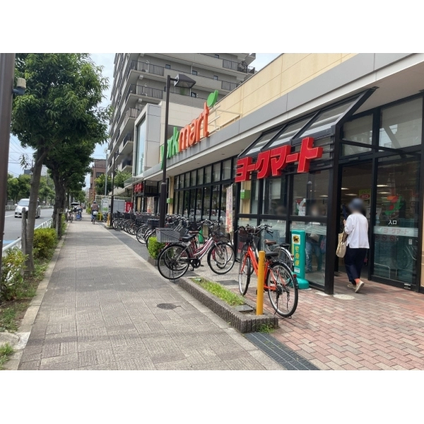 東砂三丁目ハイツ６号棟 ヨークマート東砂店（スーパー）まで約520m（徒歩7分）