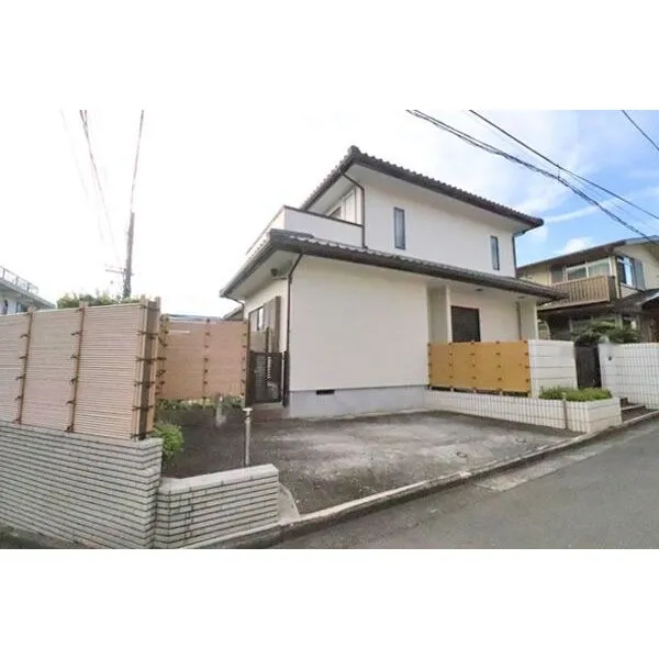 横浜市栄区小山台１丁目 区画整然とした旧分譲地内　和テイストのエクステリアの一戸建てです