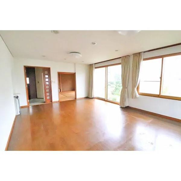 横浜市栄区小山台1丁目 広々としたリビングダイニングは約17.5帖ございます