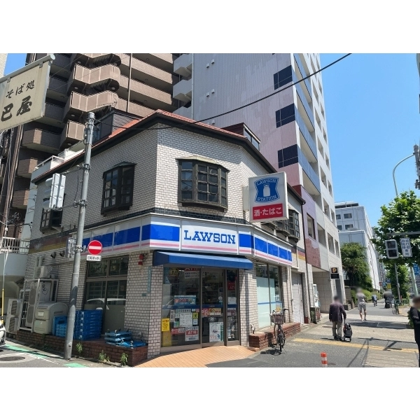 サンクタスガーデン目黒 ローソン目黒二丁目店（コンビニ）まで約60m（徒歩1分）