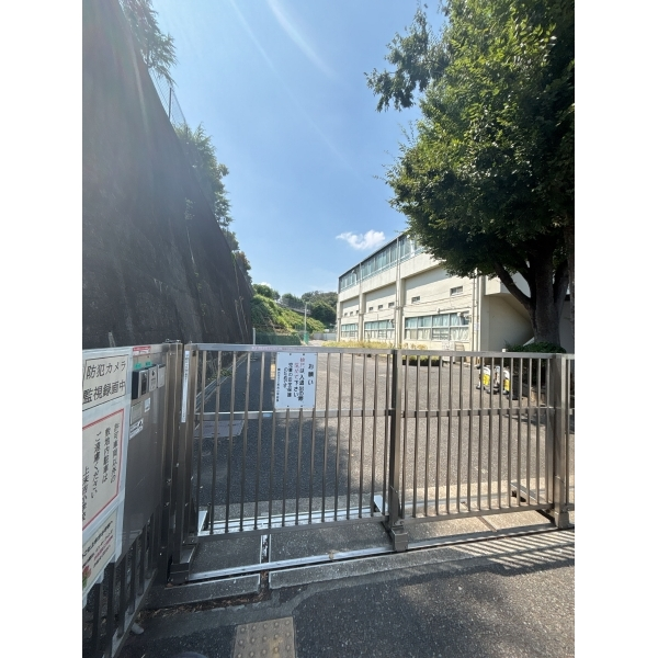 横浜市鶴見区上末吉５丁目 「市立上末吉小学校」まで徒歩約3分（小学校）まで約200m（徒歩3分）