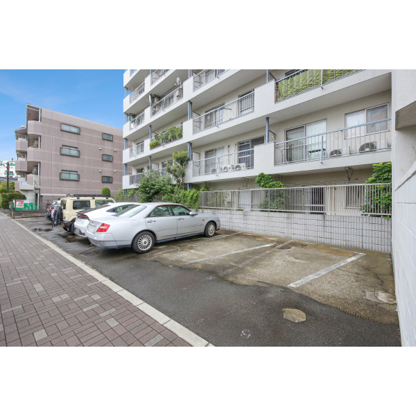 経堂コンド 駐車スペース