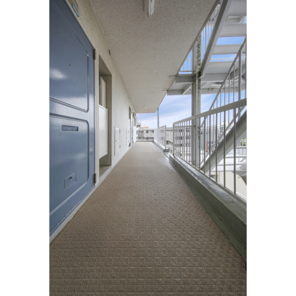 経堂コンド 共用廊下