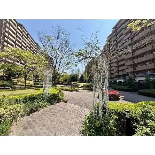 サン・ステージ緑園都市東の街　５番館 外観