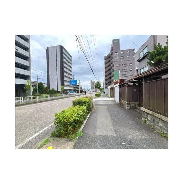 名古屋市昭和区藤成通１丁目 前面道路（２０２６年７月撮影）